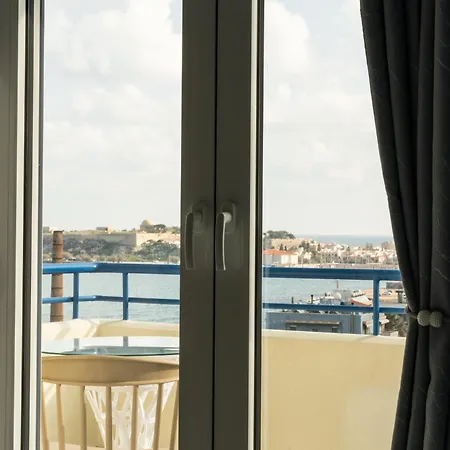 Secret View Apartment, With Private Jacuzzi * Réthimno