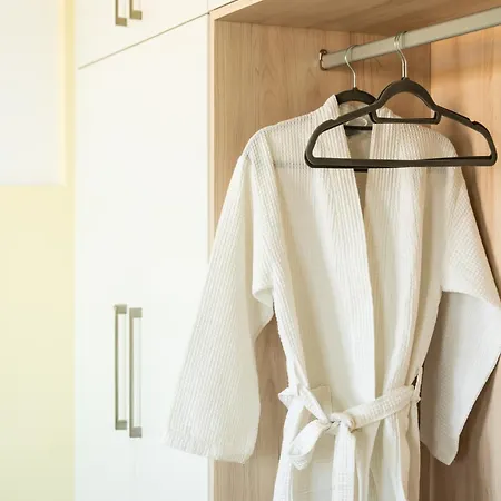 Secret View Apartment, With Private Jacuzzi * 罗希姆诺