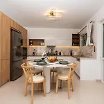 Secret View Apartment, With Private Jacuzzi * Rethymno