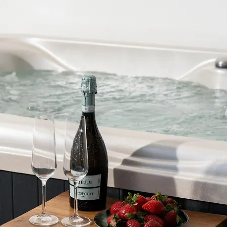 Appartamento Secret View Apartment, With Private Jacuzzi *