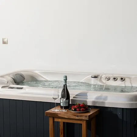 Apartament Secret View Apartment, With Private Jacuzzi